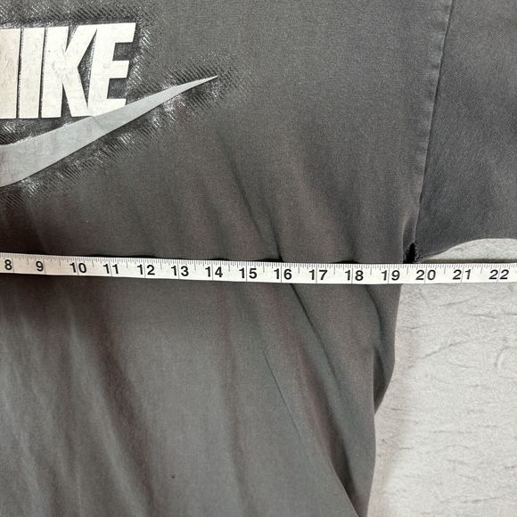 Nike Men T-Shirt Large Gray Y2K Swoosh Big Logo Crew Neck Short Sleeve Vintage - Picture 8 of 13